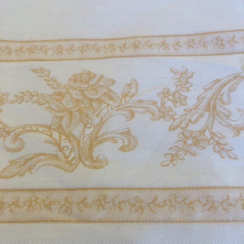 Sferra Elegant Table Cloth-Good Condition